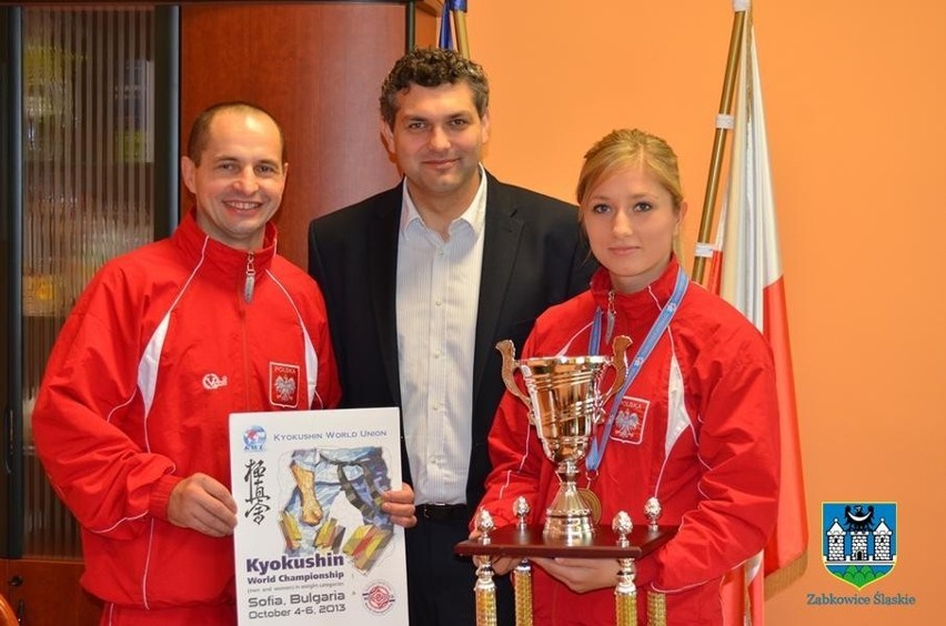 Brązowa medalistka mistrzostw świata w karate, Patrycja Wrona z wizytą u burmistrza Ząbkowic Śląskic