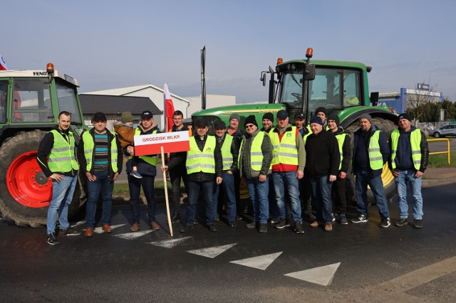 Trwa kolejny protest rolników w Grodzisku Wielkopolskim. DK32 jest zablokowana