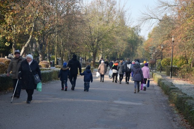 Na cmentarzu przy ul. Żwirowej pochowano już ponad 54 tys. osób.