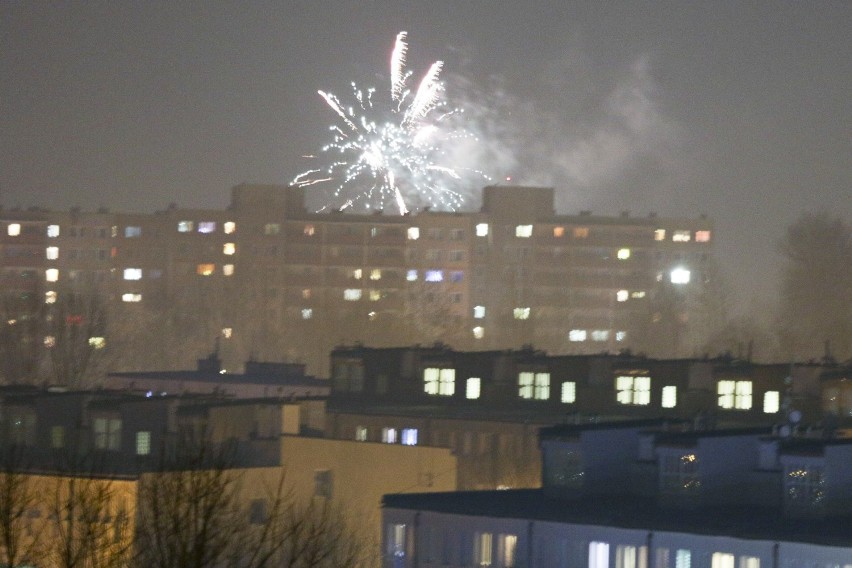 Słupsk przywitał Nowy Rok 2021. Niebo nad miastem rozbłysnęło od fajerwerków [ZDJĘCIA]