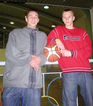 Igor Sokołowski (z lewej) i Adam Feliniak są w bojowych nastrojach. &amp;#8211; Najwyższy czas sprawdzić swoje umiejętności &amp;#8211; mówią zgodnie młodzi zawodnicy. Adrian Czarnota