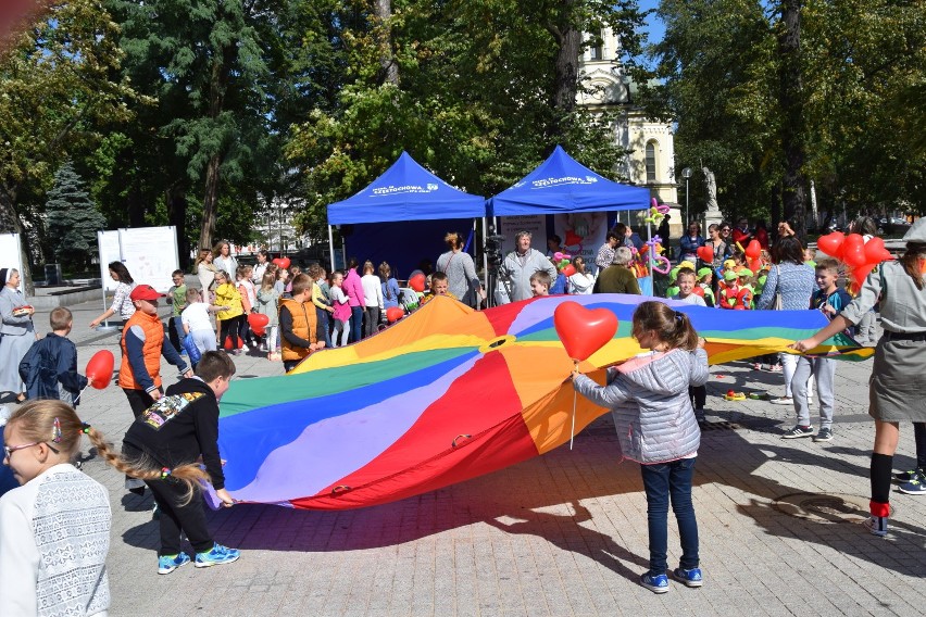 Rodziny zastępcze - happening ZDJĘCIA