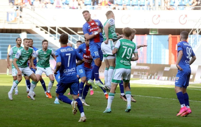 Lechia Gdańsk i kibice surowo ukarani za przerwany mecz z Piastem Gliwice. Fanów biało-zielonych ominą wyjazdy do końca roku