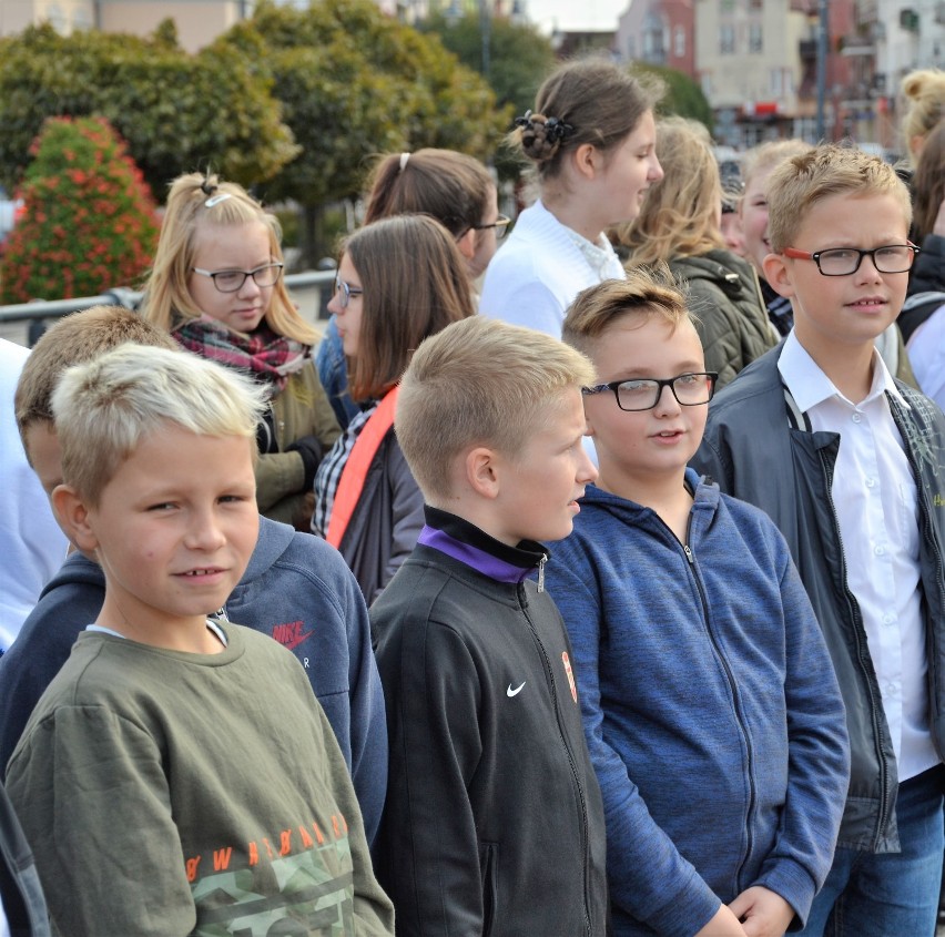 Uczniowie z SP 9 w Malborku uczcili setną rocznicę odzyskania przez Polskę niepodległości [ZDJĘCIA, WIDEO]