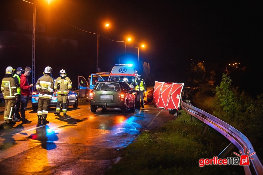 Reanimacja nie pomogła. Kierujący motorowerem zmarł po potrąceniu przez samochód