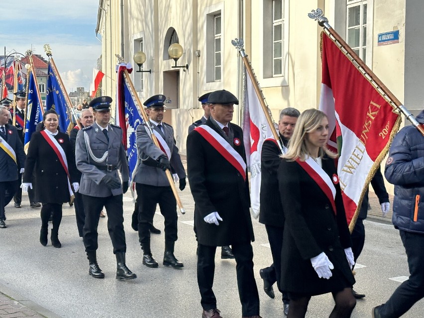 Święto Niepodległości 2023 w Wieluniu. Mieszkańcy włączyli się w akcję "Niepodległa do hymnu"