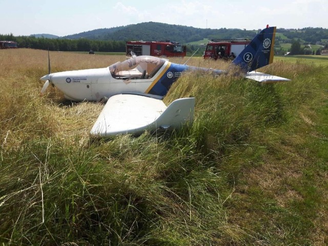 Witanowice. Ul. Plebańska. Samolot awaryjnie lądował w zbożu