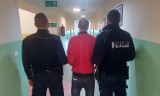 Kradł markowe alkohole i perfumy, nie pogardził też patelnią. Policjanci zatrzymali sklepowego złodzieja