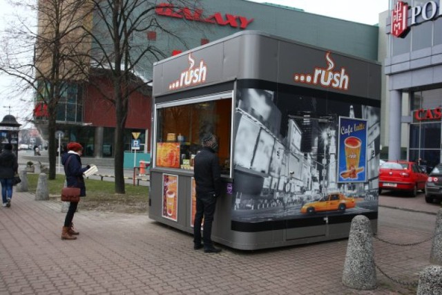 KoLiber: Kiosk z kawą na pl. Rodła - obiekt ataków estetoterrorystów