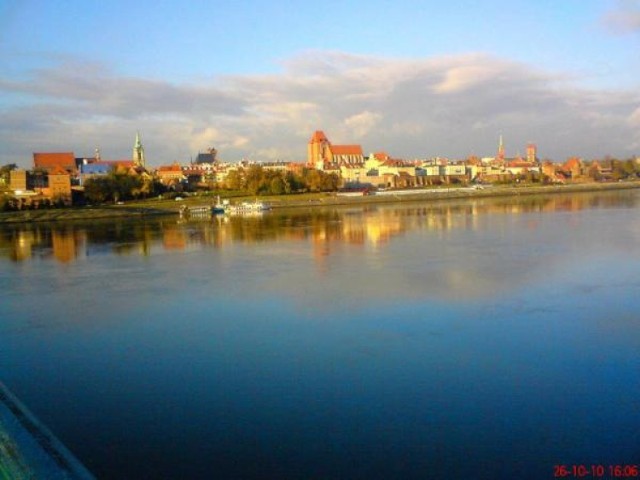 http://www.mmtorun.pl/fotogaleria/letnia-panorama-torunia-z-mostu-cz-3