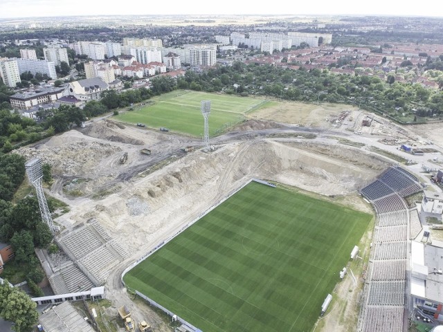 Jak przebiegają prace na stadionie w Szczecinie?

Efekty prac możecie zobaczyć dzięki uprzejmości Oskara Błaszkowskiego i portalu Pogoń On Line.

ZOBACZ ZDJĘCIA! >>>