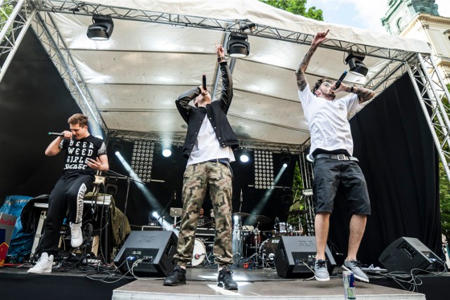 Quebonafide miał być jedną z gwiazd Dni Kultury Studenckiej - Bachanalia 2018 w Zielonej Górze. Niestety artysta odwołał koncert.