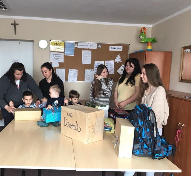Paczki nadesłano do Specjalnego Ośrodka Szkolno-Wychowawczego dla dzieci i młodzieży niepełnosprawnej w Sławnie. To właśnie tam przebywa obecnie grupa uchodźców z Ukrainy
