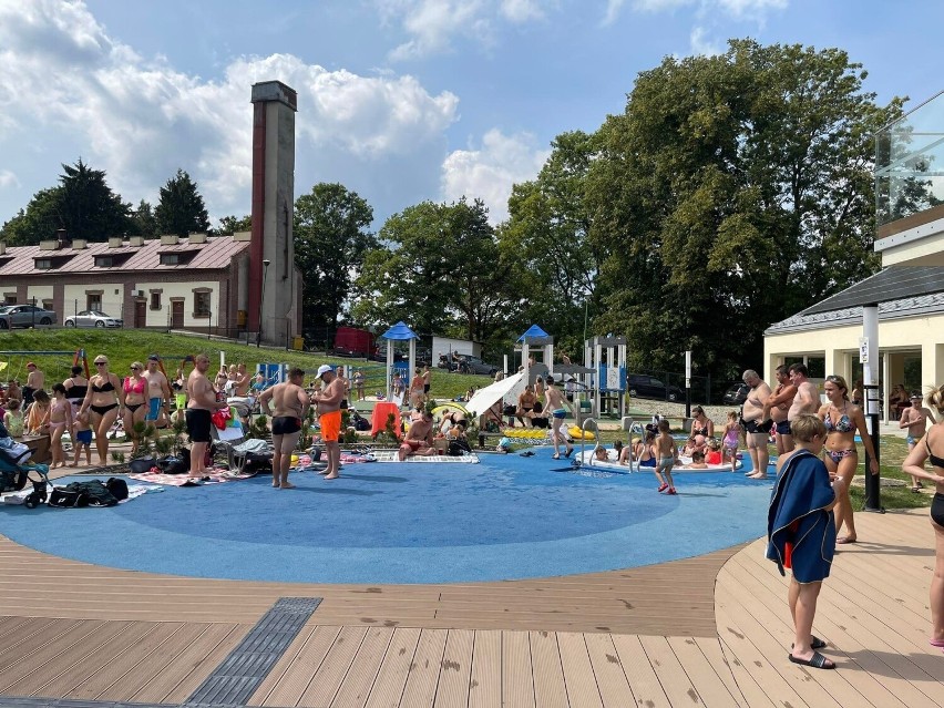 Upalna niedziela nad basenem w Hadlach Szklarskich. Zobacz to miejsce na naszych zdjęciach!