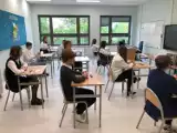 WRZEŚNIA: Testy ósmoklasistów! Dziś trzymamy mocno kciuki za wszystkich uczniów. Zobacz, co dzieje się w SSP nr 2 we Wrześni [FOTO]