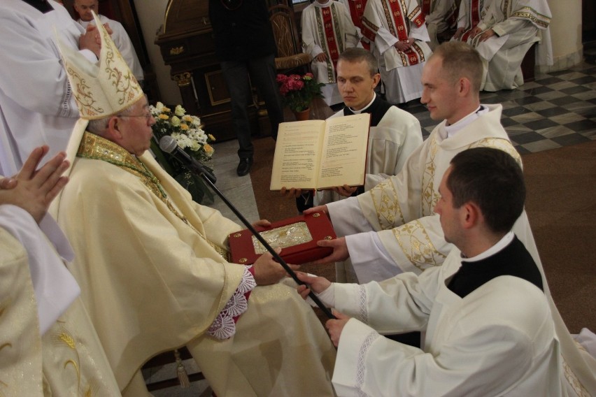 Biskup udzielił święceń diakonatu sześciu alumnom