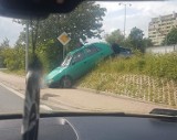 Mistrzowie parkowania z Wałbrzycha. Galeria zdjęć najgorszych z najgorszych? Porzucili auto i poszli. Tak nie parkujcie ZDJĘCIA