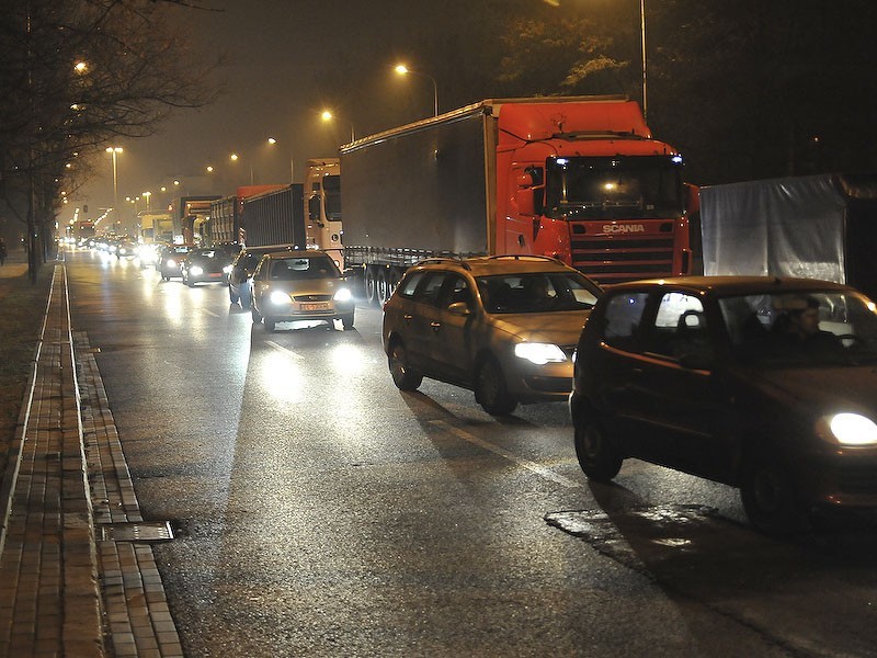 Wypadek na Kopcińskiego w Łodzi. Jedna osoba w szpitalu