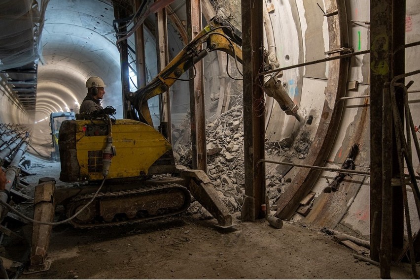 Budowa metra na Targówku przyspiesza. Wyłania się stacja C20 Kondratowicza. Kiedy powstanie cały tunel?