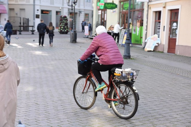 Wytyczenia ścieżek rowerowych na deptaku domaga się część mieszkańców Zielonej Góry. Interpelację  w tej sprawie złożył radny Jacek Budziński