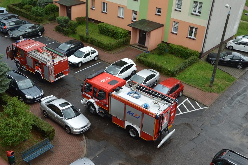 Ulewa w Wieluniu i okolicy 16.08. Straż interweniuje do połamanych drzew i zalanych ulic