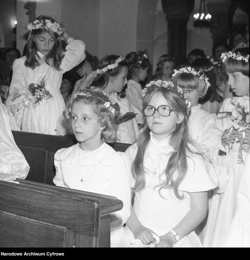 Sukienki komunijne. Jak dawniej wyglądały? Tak ubierano dzieci przystępujące do pierwszej Komunii Świętej 100 lat temu
