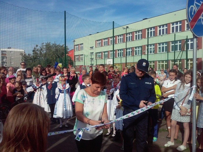 Świętochłowice: festyn i otwarcie miasteczka drogowego przy SP nr 1 w Piaśnikach  WIDEO