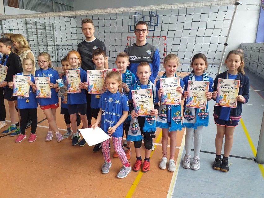25 zespołów wzięło udział w Turnieju Akademii Volley Radomsko. ZDJĘCIA