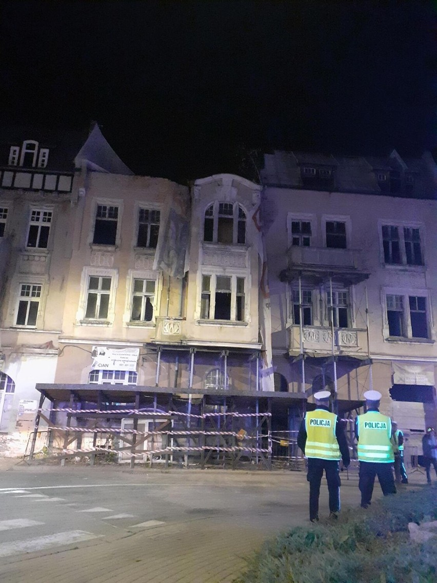 Interwencja straży pożarnej i policji przy ulicy Hallera w Rybniku. To w związku z rozbiórką kamienicy. ZDJĘCIA