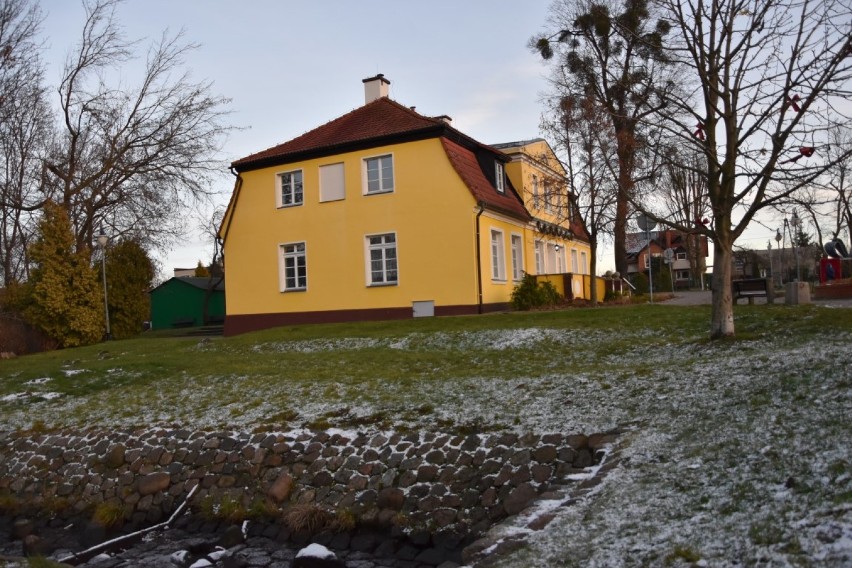 Sobotnie popołudnie w Rumi. Zima zostawiła swój ślad w miejskich parkach| ZDJĘCIA