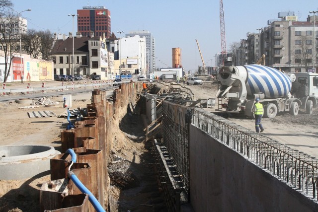 Budowa stropu tunelu pod przystankiem Piotrkowska Centrum Trasa W-Z w Łodzi