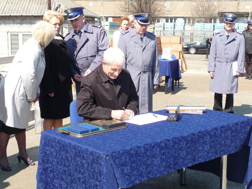 Wmurowanie aktu erekcyjnego pod budowę nowej komendy policji w Opocznie