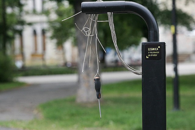 Okradli publiczną stację napraw w Legnicy