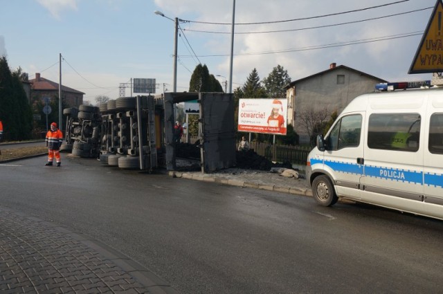 Wywrócona ciężarówka blokowała wjazd na A1