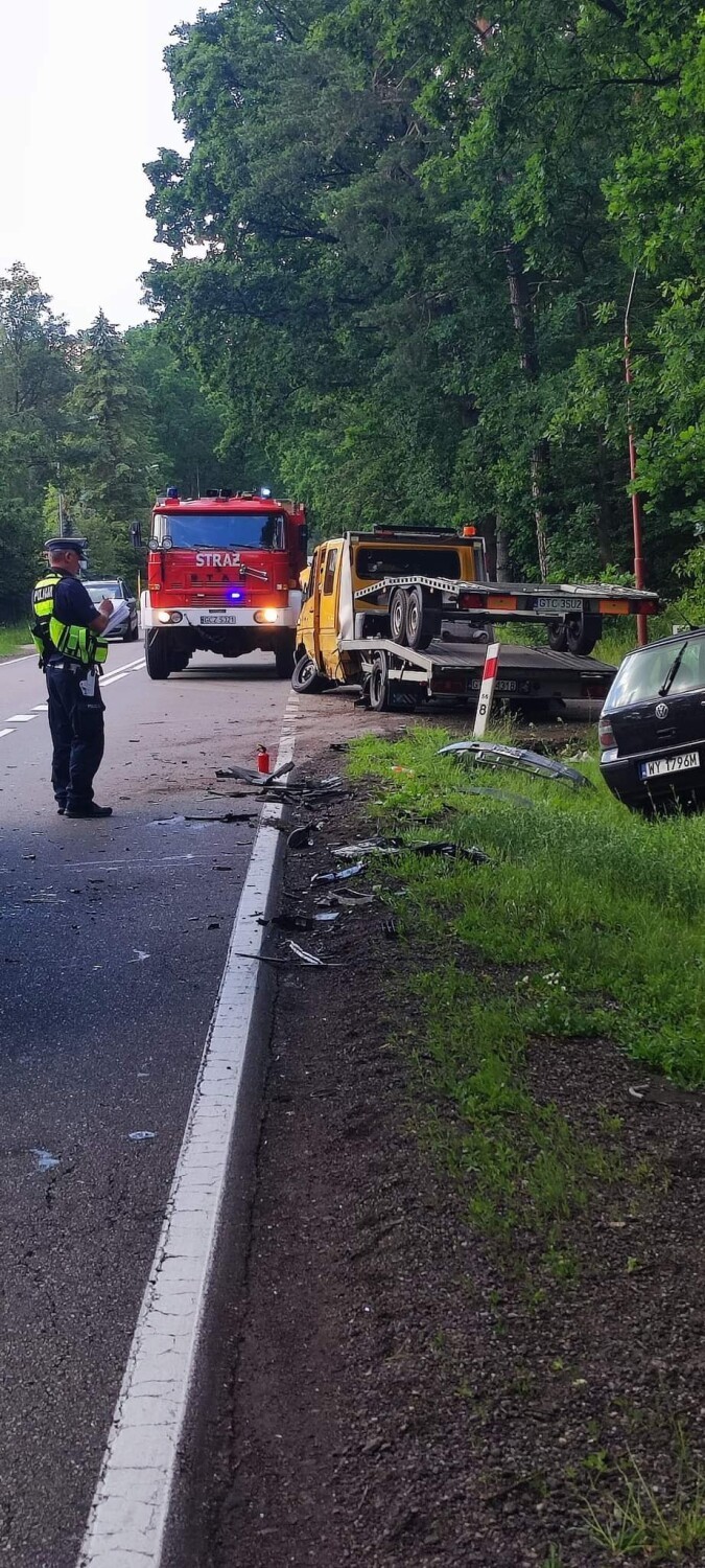 Kolejny wypadek na drodze krajowej nr 25 . W Dobojewie w gminie Człuchów zderzyły się trzy pojazdy, jedna osoba trafiła do szpitala