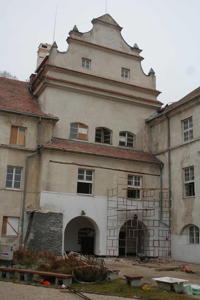 Kazimierz Dolny: Uszkodzoną część szkoły wyburzą w przyszłym tygodniu