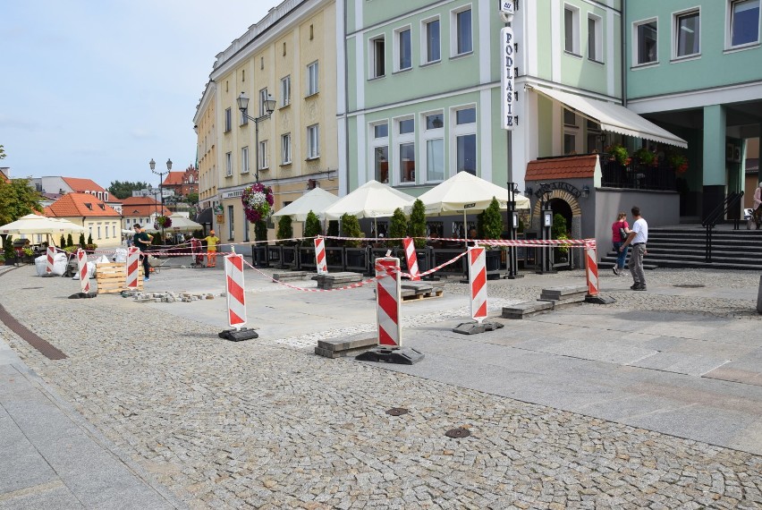 Remont nawierzchni na Rynku Kościuszki i Suraskiej [foto]