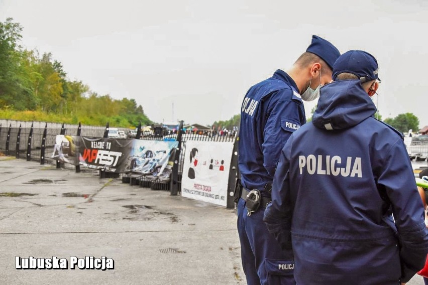 Policjanci na Japfestiwalu w Tomaszowie