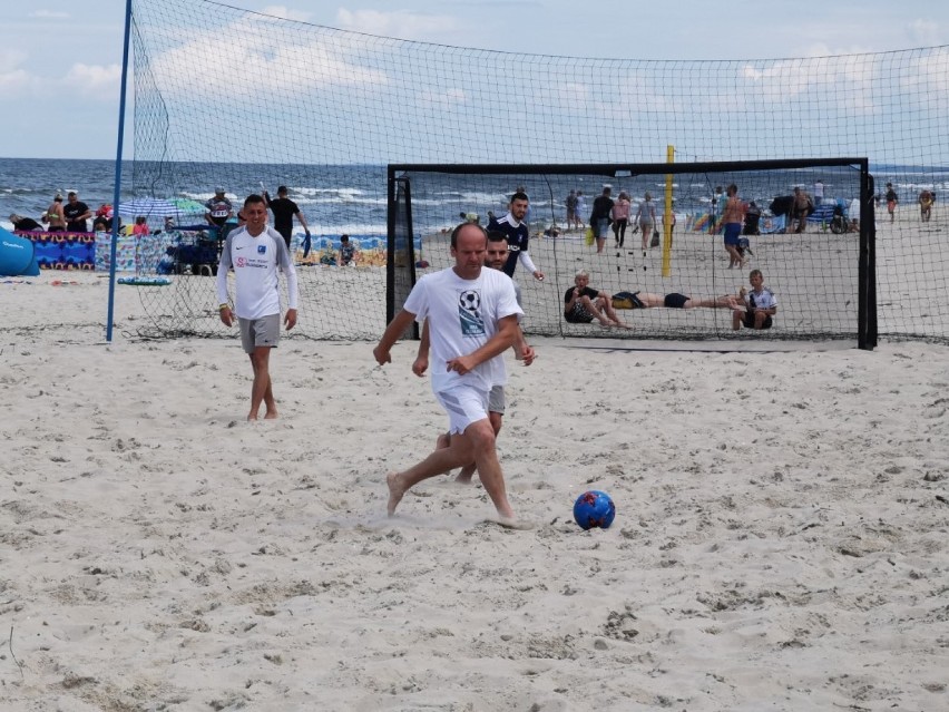 Sztutowo na sportowo - mecze siatkówki i piłki nożnej na plaży.