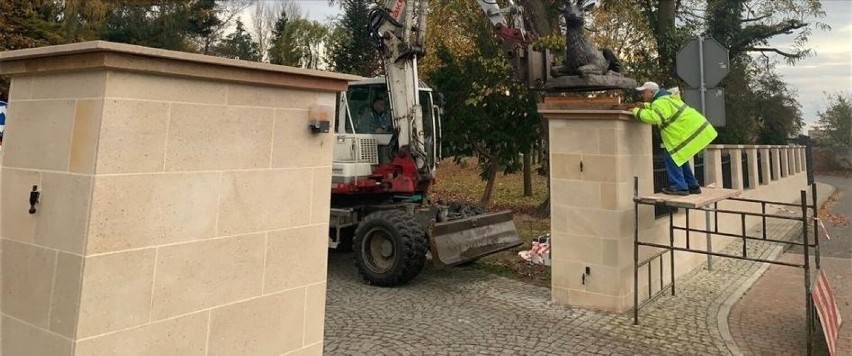 Tułowice. Po wielu latach jelenie wróciły na swoje miejsce. Skończyła się dawno wyczekiwana rewitalizacja