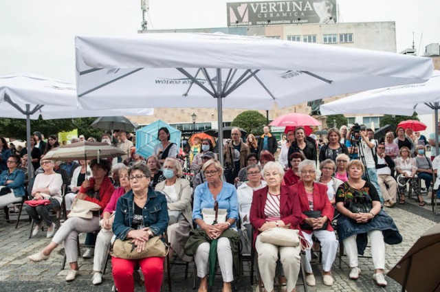 W sobotę widzowie sceny letniej kolejny raz zachwycili się spektaklem  "Akompaniator" w wykonaniu Hanny Śleszyńskiej i Jana Jankowskiego. 
W niedzielę na Starym Rynku aktorzy gorzowskiego teatru wystąpili z koncertem poświęconym wydarzeniom sierpniowym '82.