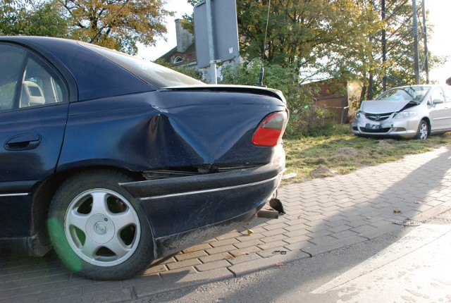 Sobota (16 bm.) - skutki wypadku na ulicy Kotarbińskiego w Malborku. Honda wjechała w opla.