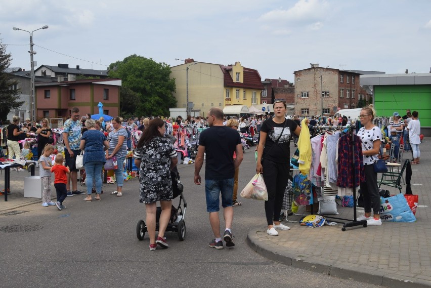 Na targowisku w Kościerzynie odbyła się Giełda Mam. Można było kupić wszystko dla dzieci i nie tylko [ZDJĘCIA]