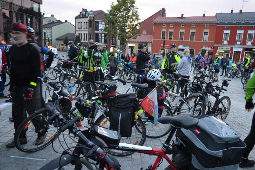 Night Biking Jaworzno: Ok. 250 osób wzięło udział w sobotnim rajdzie rowerowym [ZDJĘCIA]
