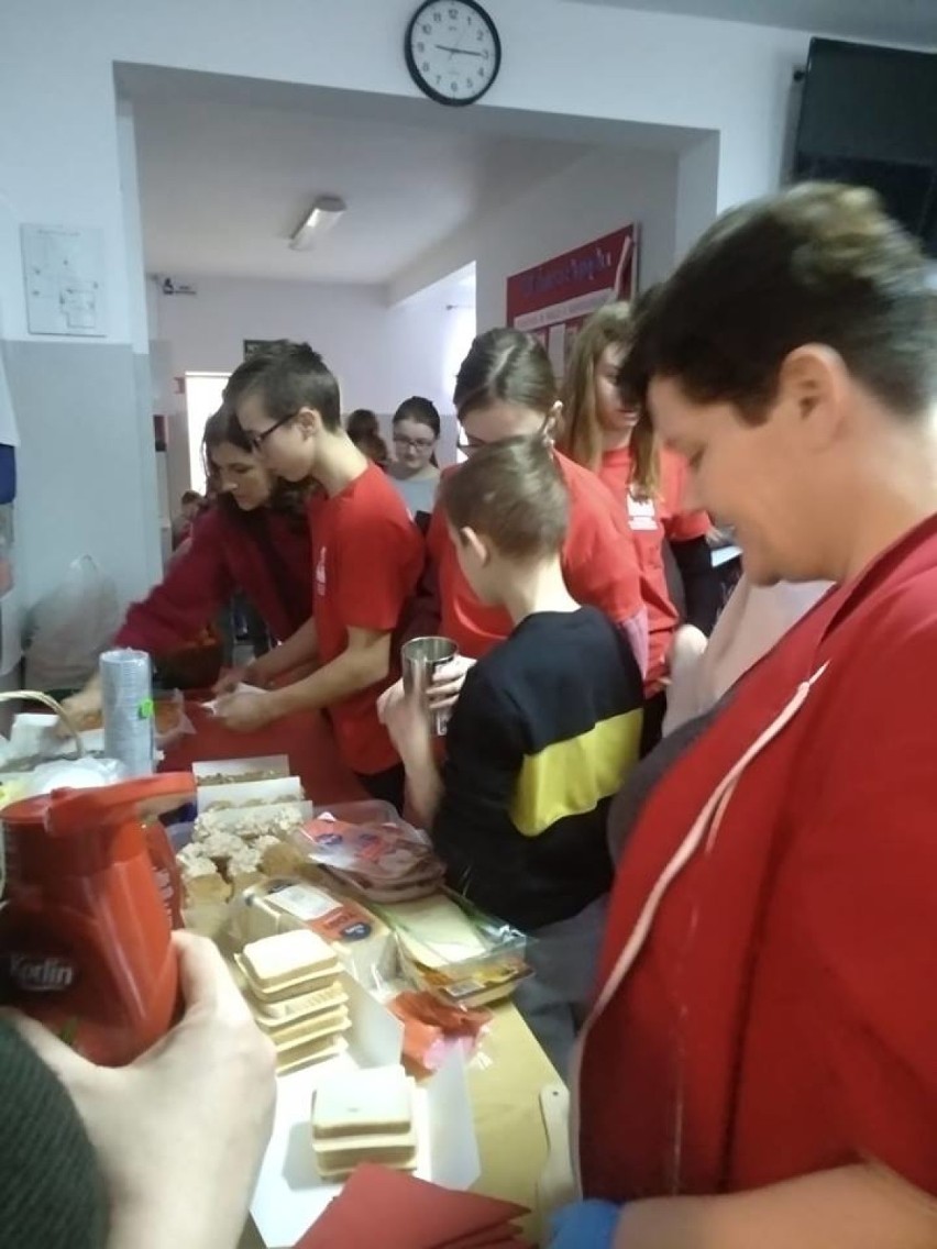 Wspaniała akcja szkoły w Kopnicy. Zorganizowali zbiórkę pomocy dla pogorzelców [ZDJĘCIA]