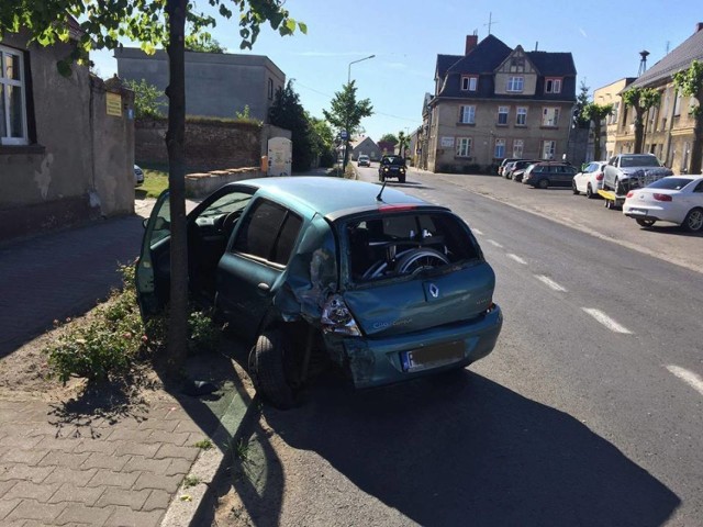 W sobotę po godzinie 8 rano na ulicy Powstańców Wielkopolskich w Zbąszyniu samochód dostawczy najechał na tył renault clio.

WIĘCEJ: Zderzenie w Zbąszyniu [ZDJĘCIA]