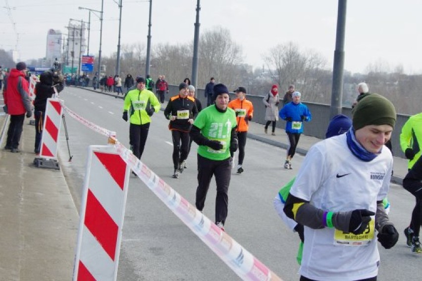 8 PÓŁMARATON WARSZAWSKI 2013 ZDJĘCIA UCZESTNIKÓW