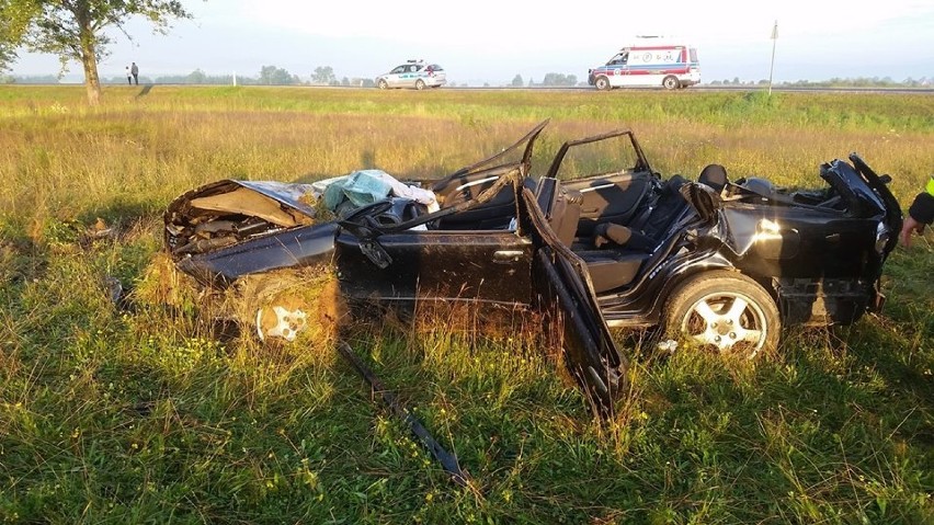 Śmiertelny wypadek na DK 7 w Jabłonce, zginął 20-letni kierowca