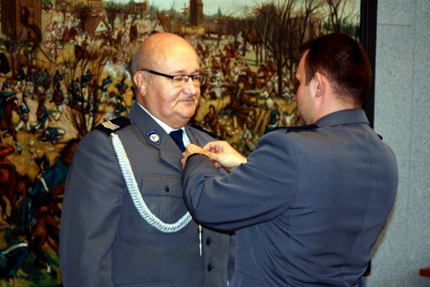 Grodziskie obchody Święta Niepodległości oraz Święta Służby Cywilnej. Funkcjonariusze zostali odznaczeni medalami [GALERIA ZDJĘĆ]