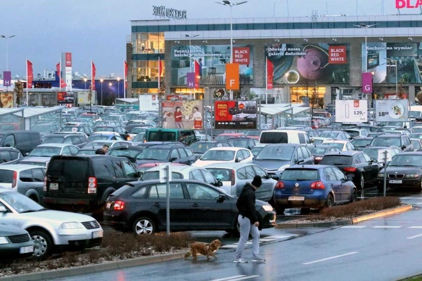Dzikie tłumy kupujących we wrocławskich sklepach